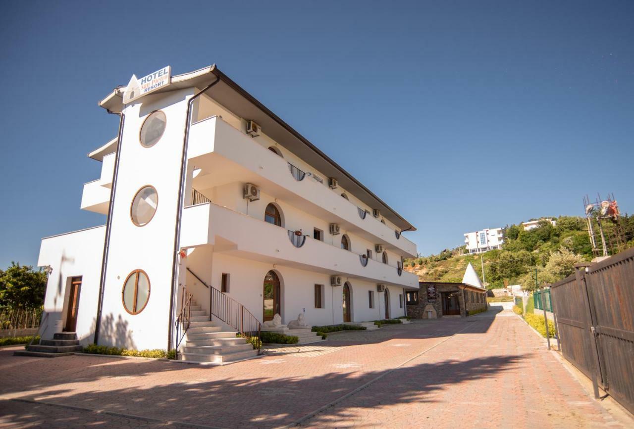 Hotel San Pietro Martin Fushe-Drac Bagian luar foto