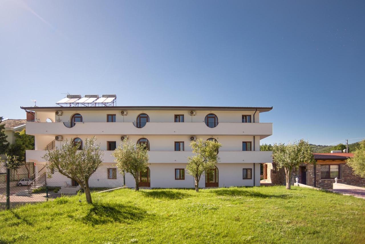 Hotel San Pietro Martin Fushe-Drac Bagian luar foto