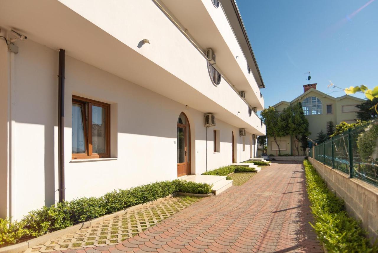 Hotel San Pietro Martin Fushe-Drac Bagian luar foto